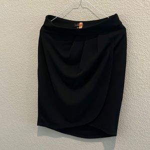 Limited tulip skirt, size 6P. Excellent condition, no signs of wear.